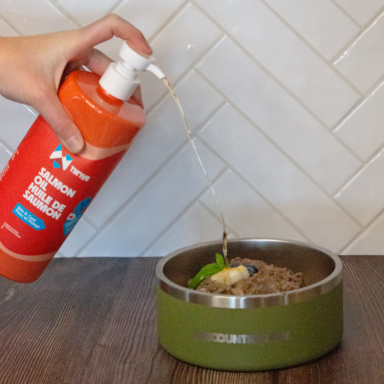 Thrive Salmon Oil 1 L pump bottle omega supplement for dogs and cats